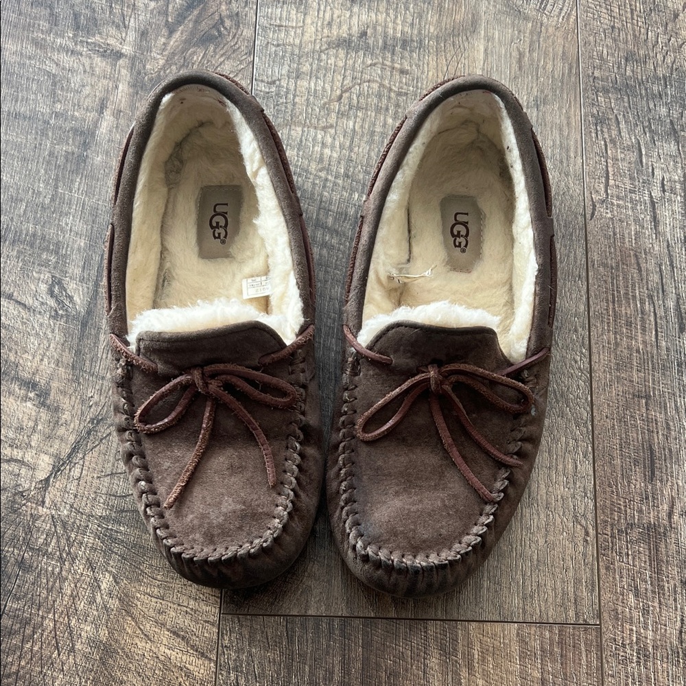 UGG Women’s Brown Moccasin Slippers Size 8